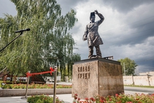 В Екатеринбурге открыли монумент «Слава труду!»