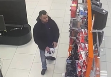 В Екатеринбурге шоплифтер похитил из магазина джойстик, спрятав его в штаны