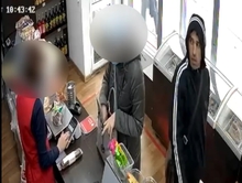 Полиция Екатеринбурга ищет похитителя телефона из павильона на Эльмаше