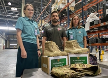 Кольцовские таможенники передали бойцам СВО ботинки и камуфляжные костюмы