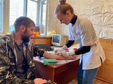 Медики двух свердловских больниц провели выездную диспансеризацию на оборонном предприятии