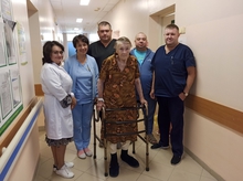 Уральские врачи поставили на ноги 96-летнюю пациентку с тяжелой травмой бедра