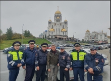 Актер «Уральских пельменей» Сергей Исаев закрыл мотосезон вместе с ГИБДД Свердловской области