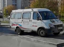 Госавтоинспекция Екатеринбурга привлекла к ответственности любителя парковки на тротуаре