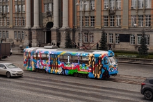 В Екатеринбурге в рамках фестиваля STENOGRAFFIA создан арт-трамвай