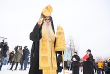 В Алапаевске состоялось освящение куполов и крестов храма Александра Невского