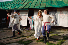 ​​​Екатеринбуржцев научат петь застольные деревенские песни и танцевать уральскую кадриль