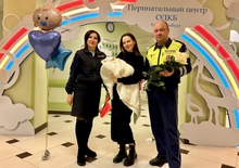 Екатеринбурженка чуть не родила в машине мужа