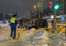 В Екатеринбурге машина опрокинулась на двух пешеходов