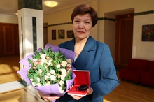 Лучшему оператору машинного доения Свердловской области власти подарили автомобиль