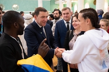 Губернатор Свердловской области встретился с участниками Всемирного фестиваля молодежи