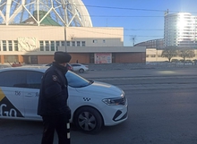 В Екатеринбурге инспекторы ГИБДД проводят операцию «Нелегальный перевозчик. Такси»