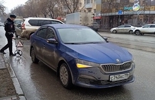 В Екатеринбурге пострадал подросток, перебегавший дорогу вместе с бабушкой в неположенном месте