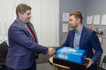 Депутат городской думы Екатеринбурга Алексей Вихарев подарил военному госпиталю уникальное оборудование за полмиллиона рублей