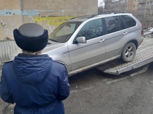 Судебные приставы арестовали БМВ Х5 должника по 119 штрафам ГИБДД