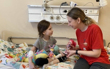 Гигантскую опухоль печени весом более двух килограммов удалили 5-летней малышке в свердловском Центре детской онкологии и гематологии