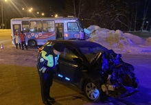 В Нижнем Тагиле при столкновении пассажирского автобуса и легковушки пострадали два человека