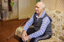 Алексей Орлов наградил ветерана войны медалью к 300-летию Екатеринбурга