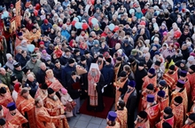 Десятки тысяч уральцев унесли частицу Благодатного огня в свои дома