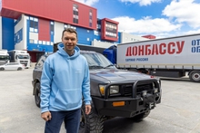 Депутат Гордумы Екатеринбурга Алексей Вихарев подарил внедорожник Toyota волонтерам на СВО