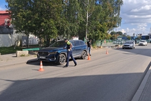В Екатеринбурге иномарка сбила подростка, переходившего дорогу в неположенном месте