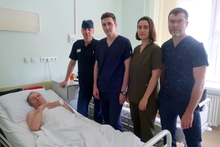 Врачи выписали из областной клинической больницы 80-летнего тагильчанина, который 17 часов провел под завалами рухнувшего подъезда
