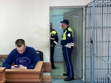 В Екатеринбурге на пять суток арестовали водителя, который отказался снять тонировку