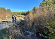 В Реже неопытный водитель опрокинул свой автомобиль с пассажирами в реку