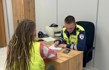 Госавтоинспекция Екатеринбурга оштрафовала блогера, которая проехала на платформе эвакуатора по ЕКАД