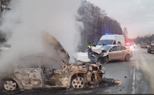 В ДТП на Арамильском тракте сгорела легковушка