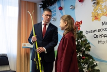 ​​​Школьница из поселка Арти, написавшая письмо Президенту, получила в подарок лыжи