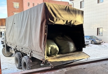 Екатеринбургские таможенники передали бойцам СВО целую фуру мужской одежды