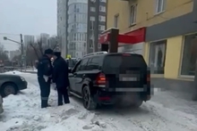 За нарушение ПДД почти на полмиллиона рублей приставы забрали у жителя Екатеринбурга Mercedes-Benz GL