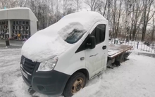 Екатеринбуржец спрятал свою «Газель» от приставов возле колумбария на Блюхера