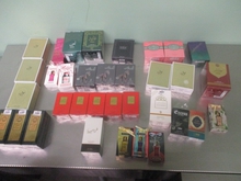 Таможенники аэропорта Кольцово обнаружили 36 килограммов духов в чемодане одного из пассажиров
