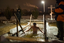 Праздничные богослужения и раздача святой воды будут проходить в крещенскую ночь в 64 храмах, церквях и приходах Екатеринбурга