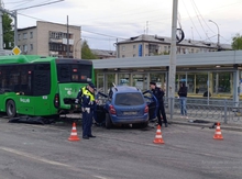 В Екатеринбурге на проспекте Космонавтов погиб водитель Lada, врезавшись в автобус