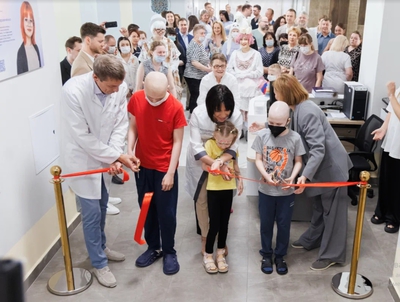 В Детском онкоцентре ОДКБ открылась фотовыставка с уникальными историями детей, победивших рак