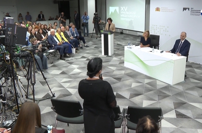 Денис Паслер проводит большую пресс-конференцию в рамках XV Уральского медиафорума