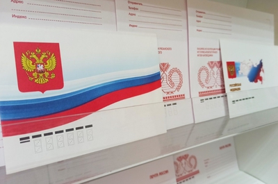 За несколько десятилетий в почтовое обращение вышло 120 видов продукции с государственным флагом России