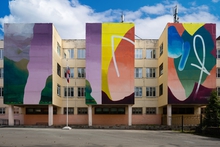 На здании гимназии №47 в Екатеринбурге появился арт-объект от французского художника На здании гимназии №47 в Екатеринбурге появился арт-объект от французского художника