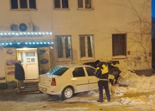 В Екатеринбурге пьяный водитель на скорости влетел в другую машину, которую отбросило на пешехода