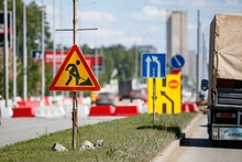 В Екатеринбурге строители продлили срок закрытия движения по улице Комсомольской