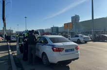 В Екатеринбурге во время рейда инспекторы выявили более 20 таксистов-нарушителей В Екатеринбурге во время рейда инспекторы выявили более 20 таксистов-нарушителей