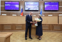 Председателю Законодательного Собрания Свердловской области Людмиле Бабушкиной вручен орден Почета