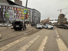 В Екатеринбурге на улице Цвилинга в аварии погиб водитель Nissan