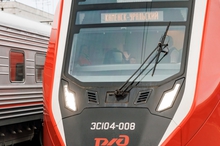 Мечты сбываются: мальчик с редким генетическим заболеванием попробовал себя в роли машиниста поезда