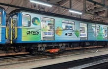 В метро Екатеринбурга пассажиры узнают, как эффективно пользоваться ИИ-помощником от Сбера