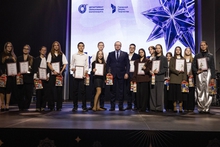 В Екатеринбурге школьники получили премии на приеме «Рождественская звезда»