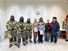 На Среднем Урале министр общественной безопасности наградил 11-летнего спортсмена за спасение людей из пожара